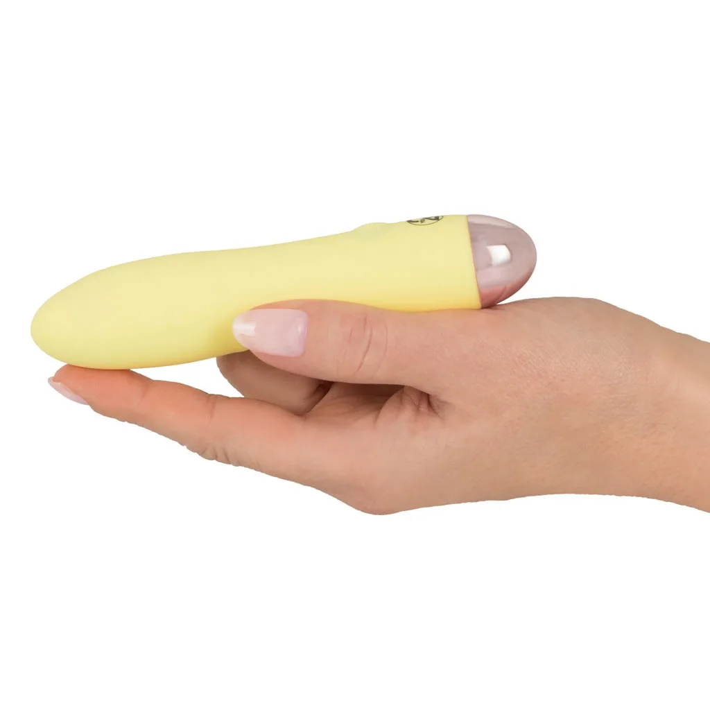 cuties mini vibrator geel in hand