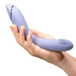 Womanizer OG paars in hand