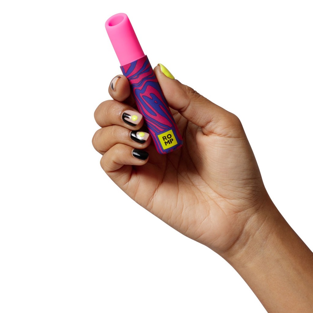 romp lipstick - luchtdruk vibrator in hand