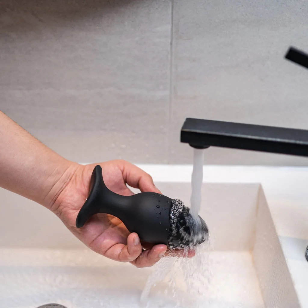 lovense hush grote vibrerende buttplug met app schoonmaken