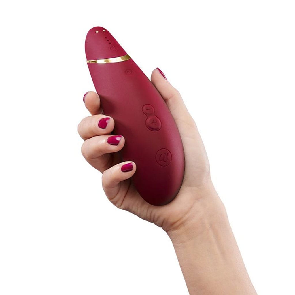 Womanizer Premium 2 rood in hand