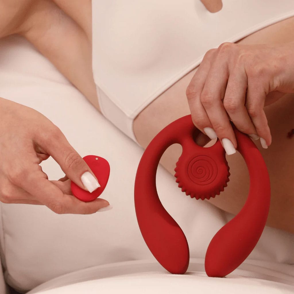 SVibe - Gizi Duo Snail Koppel Vibrator - Rood gebruiken