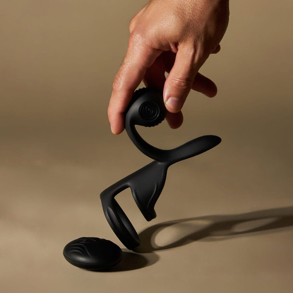 SVibe - Jovi Snail Koppel Cockring met Dubbele Stimulatie hand