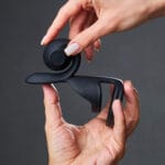 SVibe - Jovi Snail Koppel Cockring met Dubbele Stimulatie handen