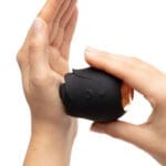 Fifty Shades of Grey - Roos Luchtdruk Vibrator Zwart gebruik