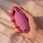 womanizer next liberty in hand